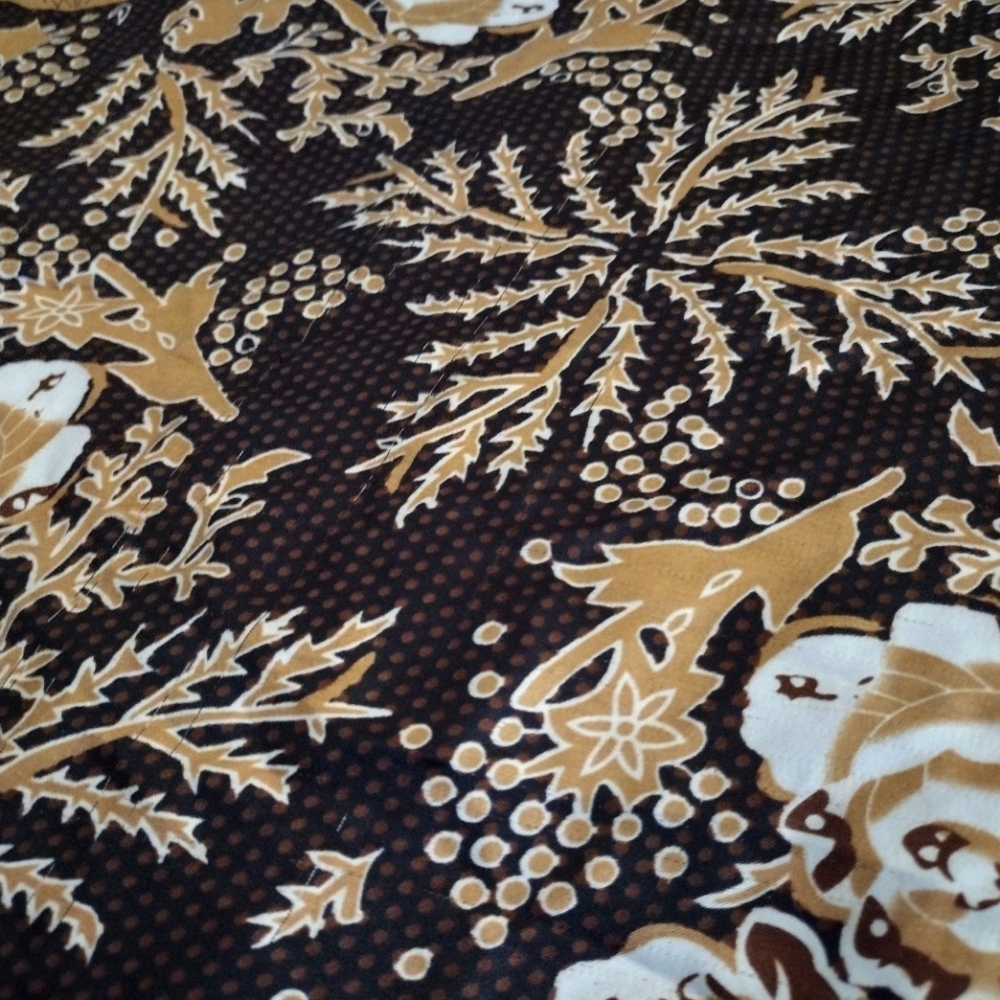 Golden Rose pattern silk scarf